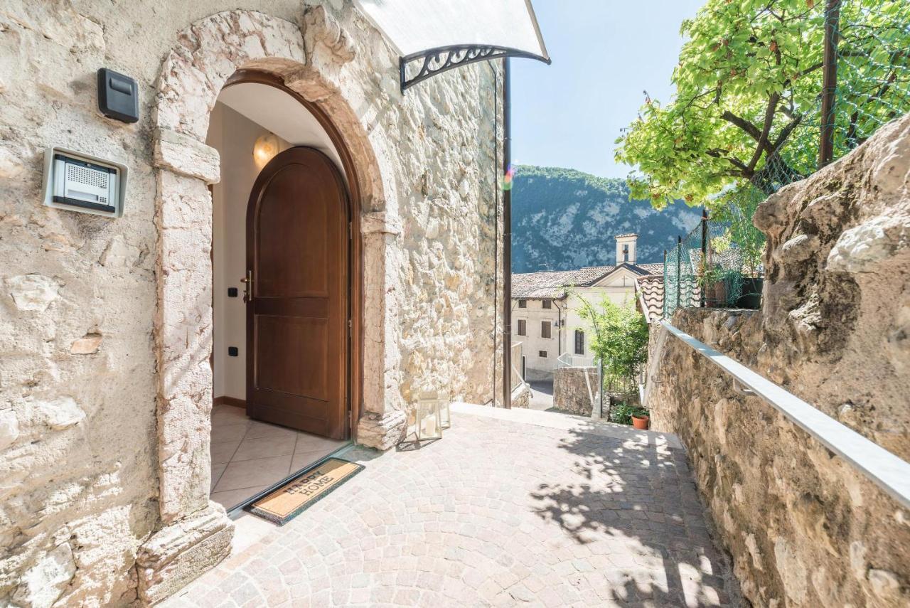 Appartamento Ania Vista Castello Tenno Exterior photo